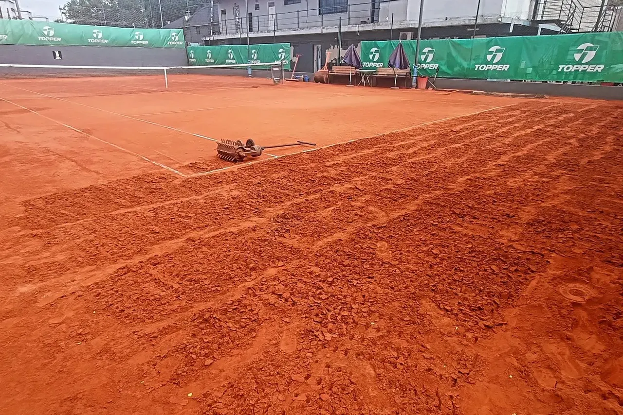 Alvear Tenis Club — cancha en Parque Avellaneda